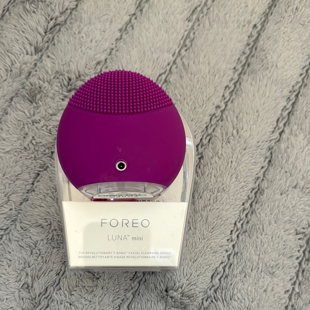 FOREO Luna Mini Skincare Device - Vibrant Purple